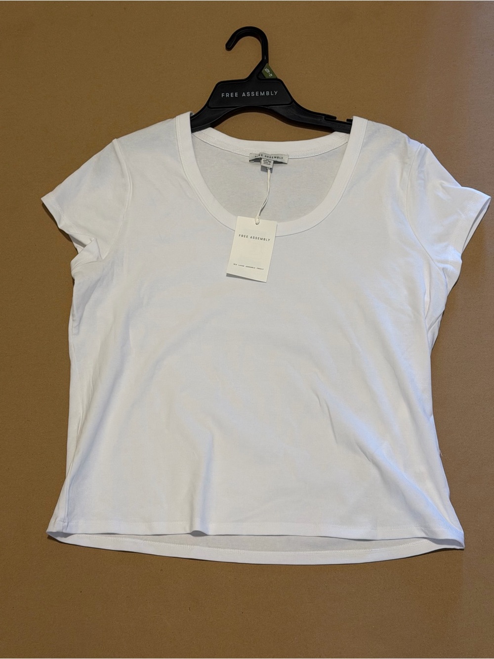 Free Assembly White Scoop Neck Short Sleeve Tee Size XL (16-18) NWT